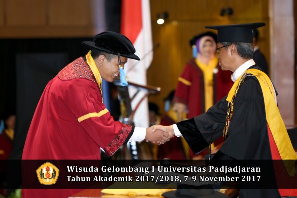 Wisuda Unpad Gel I TA 2017_2018  Fakultas  ilmu budaya  oleh rektor  222