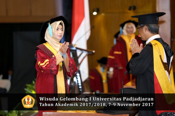 Wisuda Unpad Gel I TA 2017_2018  Fakultas  ilmu budaya  oleh rektor  231