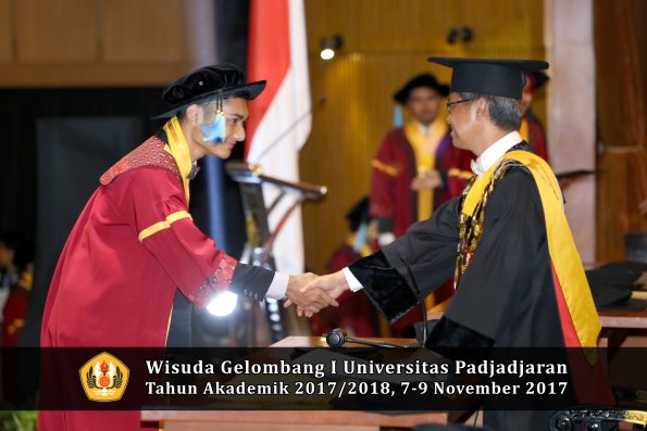 Wisuda Unpad Gel I TA 2017_2018  Fakultas  ilmu budaya  oleh rektor  246