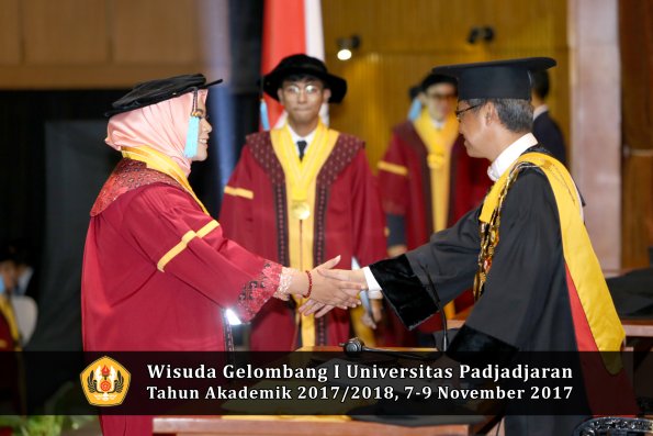 Wisuda Unpad Gel I TA 2017_2018  Fakultas  ilmu budaya  oleh rektor  251