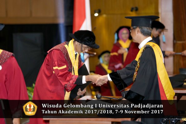 Wisuda Unpad Gel I TA 2017_2018  Fakultas  ilmu budaya  oleh rektor  252