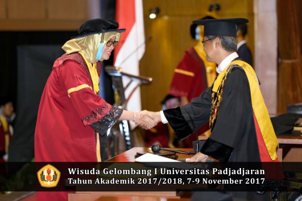 Wisuda Unpad Gel I TA 2017_2018  Fakultas  ilmu budaya  oleh rektor  256