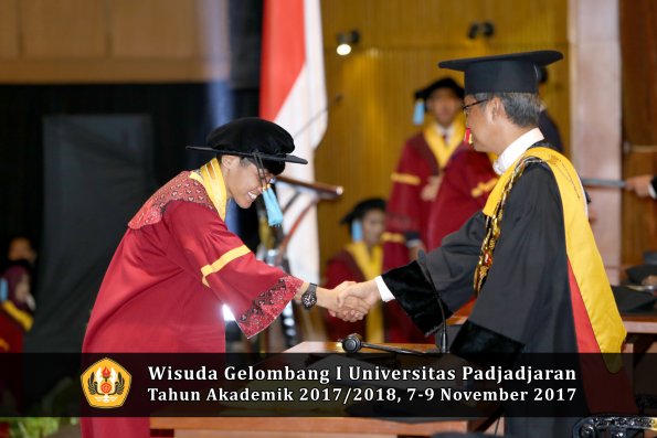 Wisuda Unpad Gel I TA 2017_2018  Fakultas  ilmu budaya  oleh rektor  258
