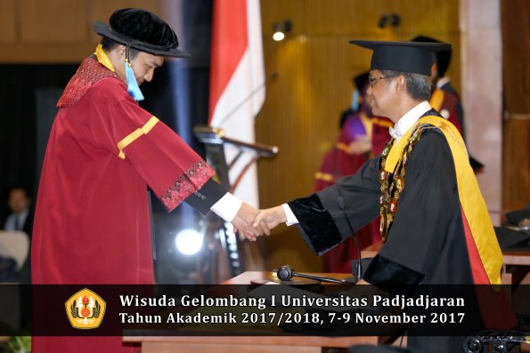 Wisuda Unpad Gel I TA 2017_2018  Fakultas  ilmu budaya  oleh rektor  263