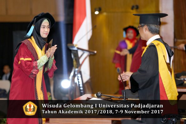 Wisuda Unpad Gel I TA 2017_2018  Fakultas  ilmu budaya  oleh rektor  264