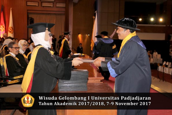 Wisuda Unpad Gel I TA 2017_2018  Fakultas peternakani oleh Dekan 003