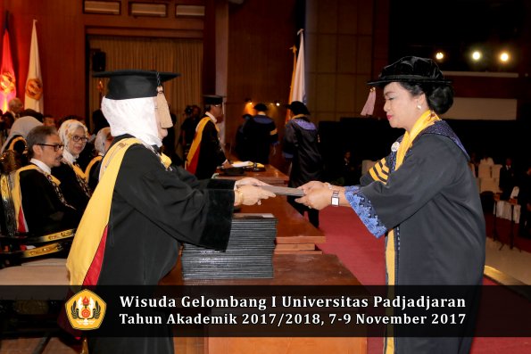 Wisuda Unpad Gel I TA 2017_2018  Fakultas peternakani oleh Dekan 004