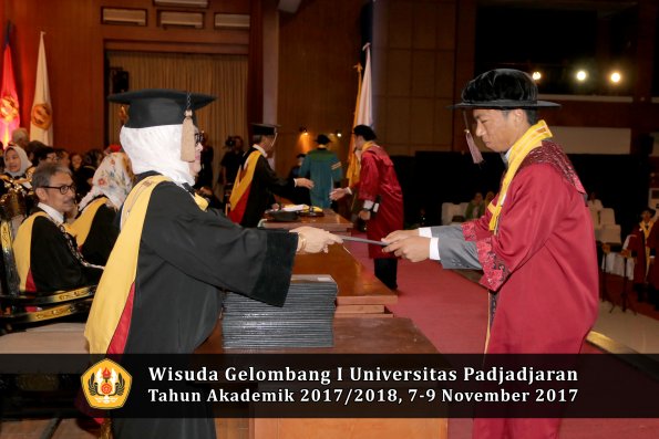 Wisuda Unpad Gel I TA 2017_2018  Fakultas peternakani oleh Dekan 008
