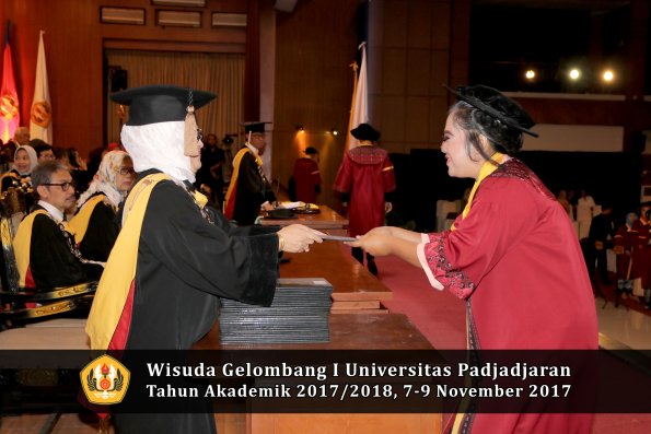 Wisuda Unpad Gel I TA 2017_2018  Fakultas peternakani oleh Dekan 012