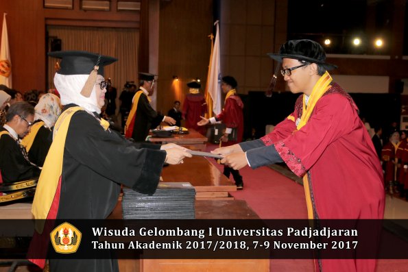 Wisuda Unpad Gel I TA 2017_2018  Fakultas peternakani oleh Dekan 017
