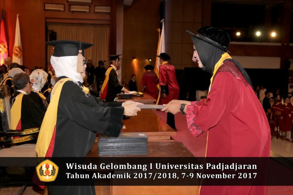 Wisuda Unpad Gel I TA 2017_2018  Fakultas peternakani oleh Dekan 021