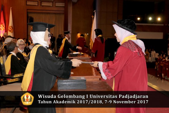 Wisuda Unpad Gel I TA 2017_2018  Fakultas peternakani oleh Dekan 022