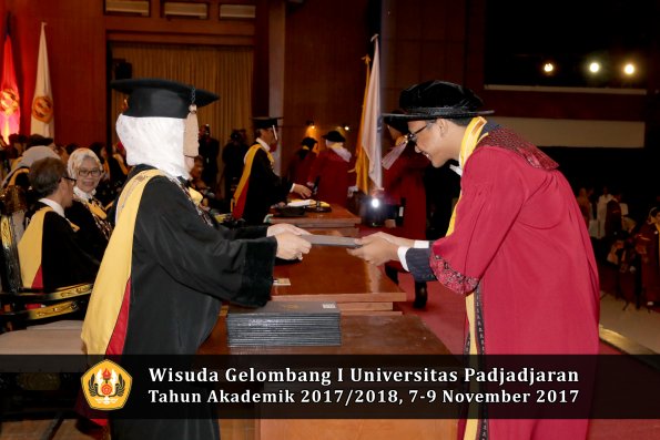 Wisuda Unpad Gel I TA 2017_2018  Fakultas peternakani oleh Dekan 024