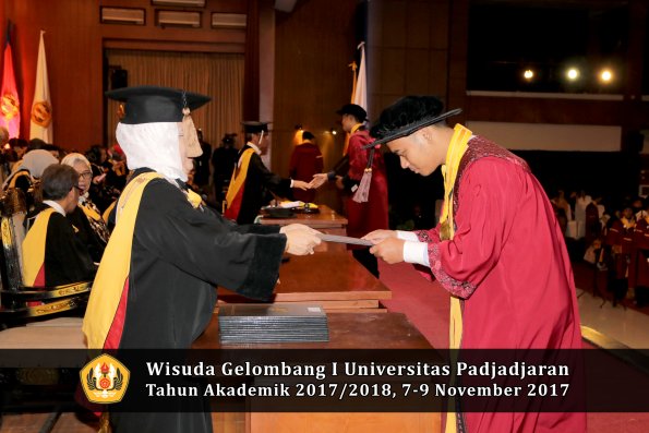 Wisuda Unpad Gel I TA 2017_2018  Fakultas peternakani oleh Dekan 027