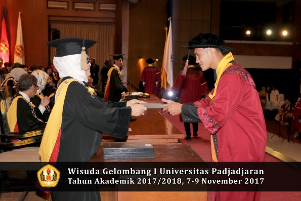 Wisuda Unpad Gel I TA 2017_2018  Fakultas peternakani oleh Dekan 029