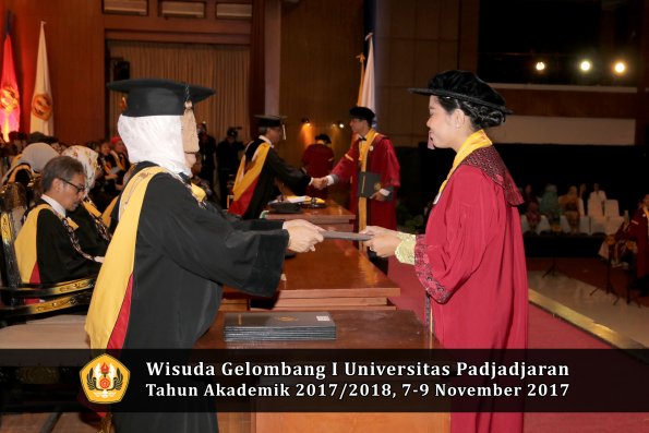 Wisuda Unpad Gel I TA 2017_2018  Fakultas peternakani oleh Dekan 033