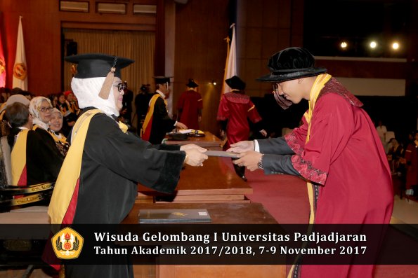 Wisuda Unpad Gel I TA 2017_2018  Fakultas peternakani oleh Dekan 037