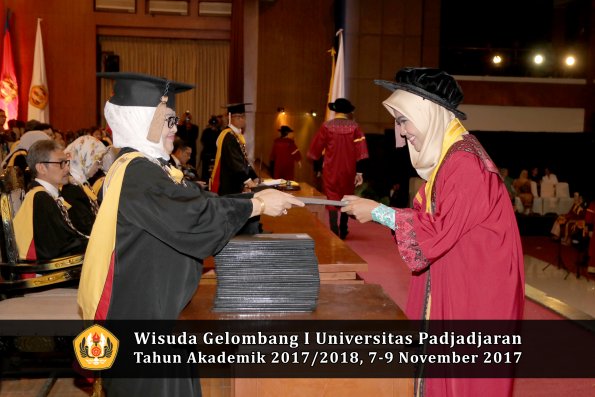 Wisuda Unpad Gel I TA 2017_2018  Fakultas peternakani oleh Dekan 041