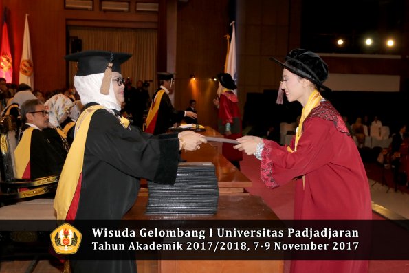 Wisuda Unpad Gel I TA 2017_2018  Fakultas peternakani oleh Dekan 042