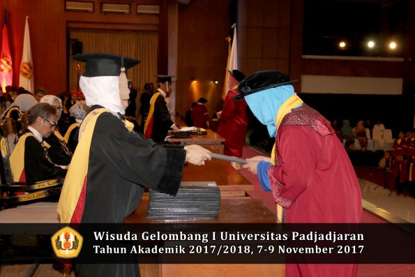 Wisuda Unpad Gel I TA 2017_2018  Fakultas peternakani oleh Dekan 056