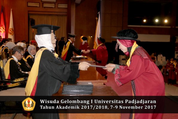 Wisuda Unpad Gel I TA 2017_2018  Fakultas peternakani oleh Dekan 062