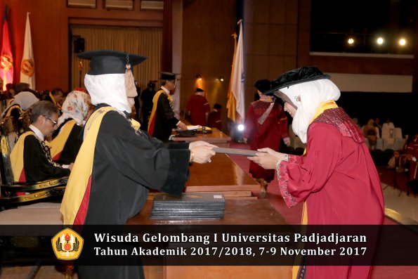 Wisuda Unpad Gel I TA 2017_2018  Fakultas peternakani oleh Dekan 065