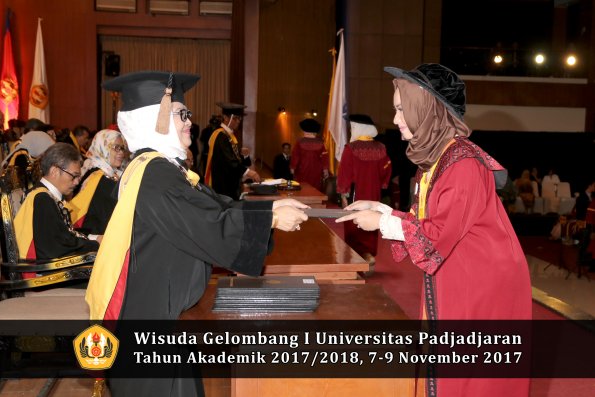 Wisuda Unpad Gel I TA 2017_2018  Fakultas peternakani oleh Dekan 066
