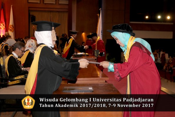 Wisuda Unpad Gel I TA 2017_2018  Fakultas peternakani oleh Dekan 076