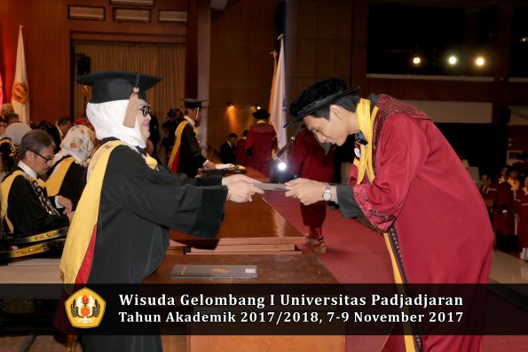 Wisuda Unpad Gel I TA 2017_2018  Fakultas peternakani oleh Dekan 077