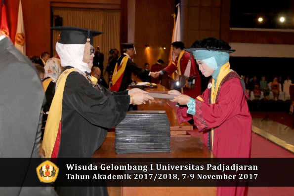 Wisuda Unpad Gel I TA 2017_2018  Fakultas peternakani oleh Dekan 079