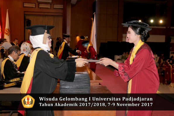 Wisuda Unpad Gel I TA 2017_2018  Fakultas peternakani oleh Dekan 080
