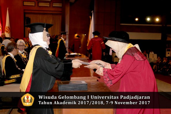 Wisuda Unpad Gel I TA 2017_2018  Fakultas peternakani oleh Dekan 122