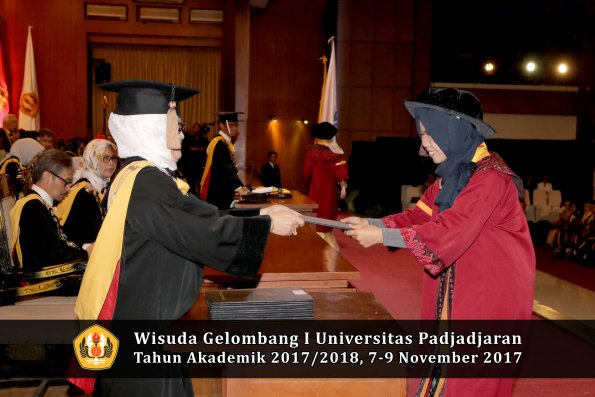 Wisuda Unpad Gel I TA 2017_2018  Fakultas peternakani oleh Dekan 123