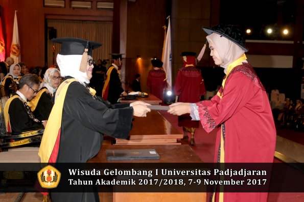 Wisuda Unpad Gel I TA 2017_2018  Fakultas peternakani oleh Dekan 130
