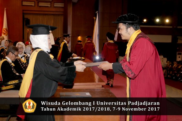 Wisuda Unpad Gel I TA 2017_2018  Fakultas peternakani oleh Dekan 131