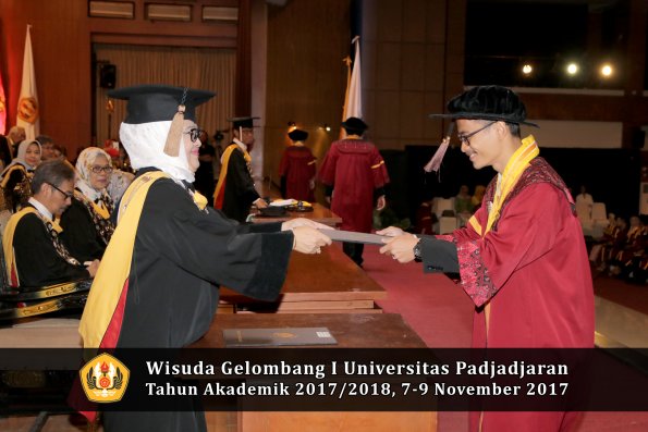 Wisuda Unpad Gel I TA 2017_2018  Fakultas peternakani oleh Dekan 132