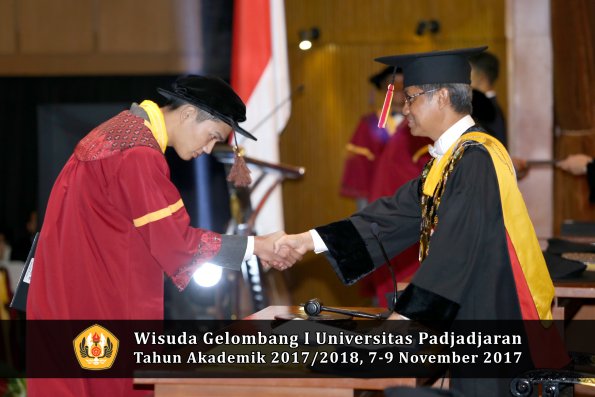 Wisuda Unpad Gel I TA 2017_2018  Fakultas peternakan oleh Rektor 030