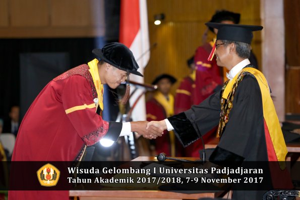 Wisuda Unpad Gel I TA 2017_2018  Fakultas peternakan oleh Rektor 069