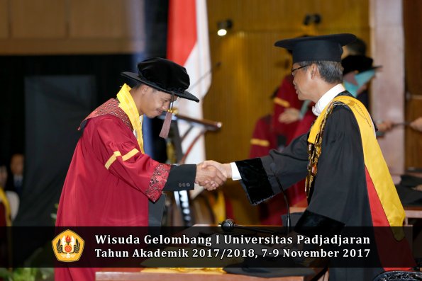 Wisuda Unpad Gel I TA 2017_2018  Fakultas peternakan oleh Rektor 075