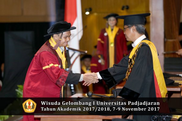 Wisuda Unpad Gel I TA 2017_2018  Fakultas peternakan oleh Rektor 083