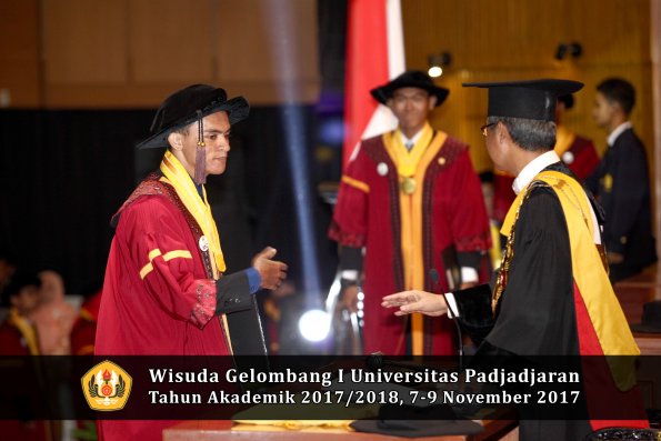 Wisuda Unpad Gel I TA 2017_2018  Fakultas peternakan oleh Rektor 085