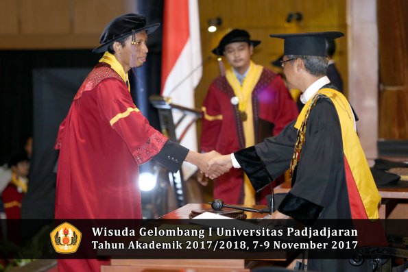 Wisuda Unpad Gel I TA 2017_2018  Fakultas peternakan oleh Rektor 100