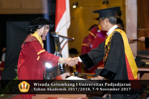Wisuda Unpad Gel I TA 2017_2018  Fakultas peternakan oleh Rektor 105
