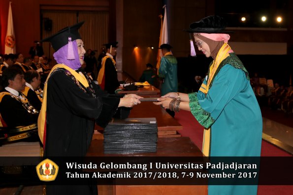Wisuda Unpad Gel I TA 2017_2018  Fakultas kedokteran gigi oleh  Dekan 004