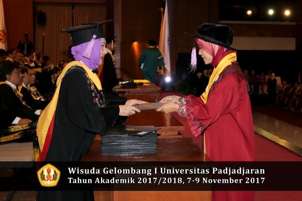 Wisuda Unpad Gel I TA 2017_2018  Fakultas kedokteran gigi oleh  Dekan 012