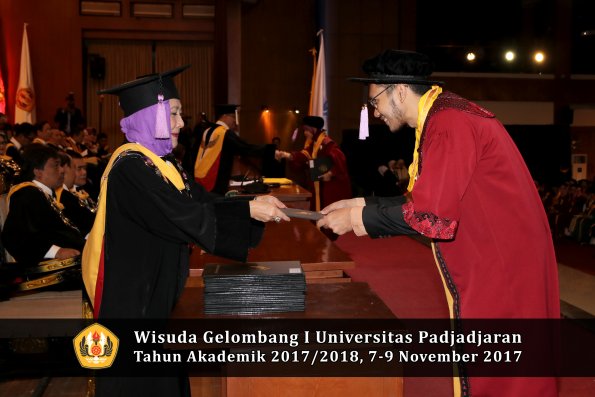 Wisuda Unpad Gel I TA 2017_2018  Fakultas kedokteran gigi oleh  Dekan 013