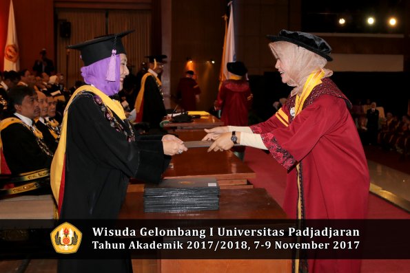 Wisuda Unpad Gel I TA 2017_2018  Fakultas kedokteran gigi oleh  Dekan 017