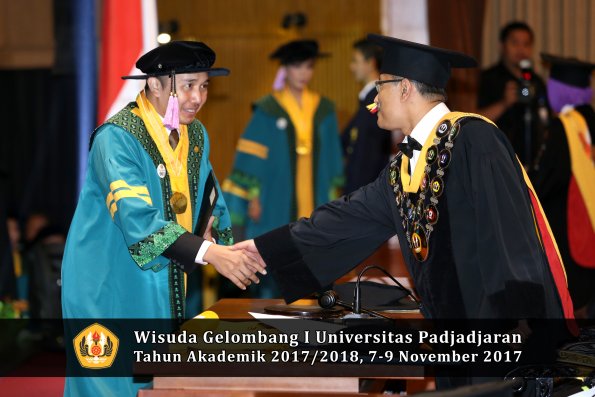 Wisuda Unpad Gel I TA 2017_2018  Fakultas kedokteran gigi oleh  Rektor 001
