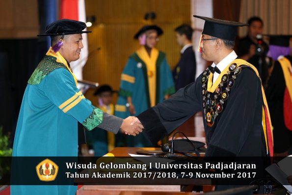 Wisuda Unpad Gel I TA 2017_2018  Fakultas kedokteran gigi oleh  Rektor 003