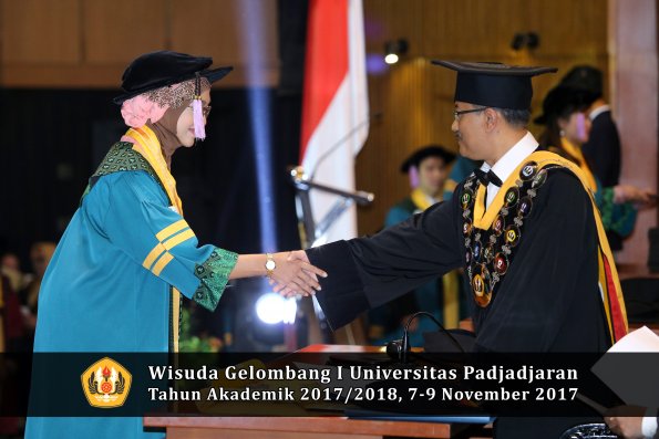 Wisuda Unpad Gel I TA 2017_2018  Fakultas kedokteran gigi oleh  Rektor 004